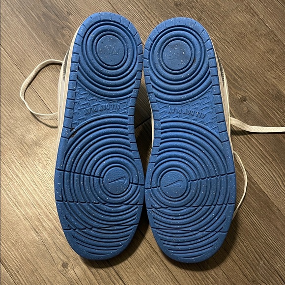 Nike Kids Gray and White Sneakers with Blue Highlights - Picture 3 of 5